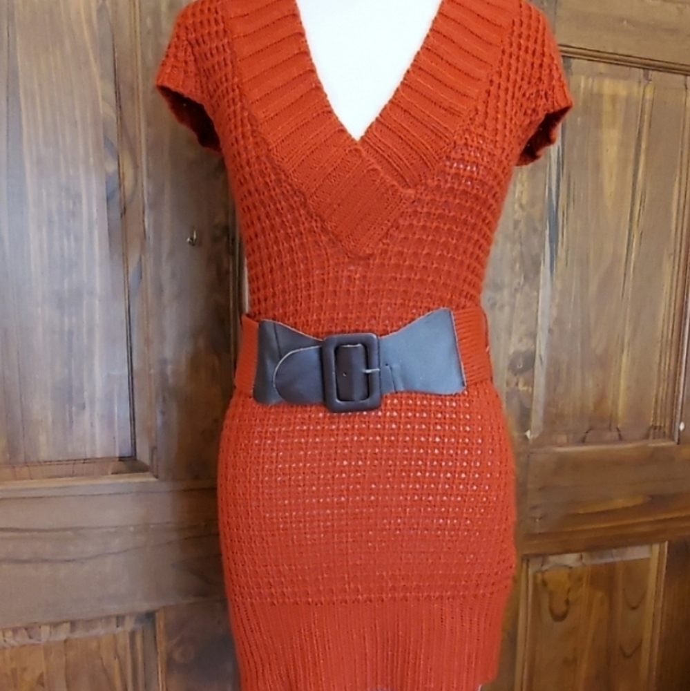 🎈 NWT Belted Sleeveless Sweater Sz M